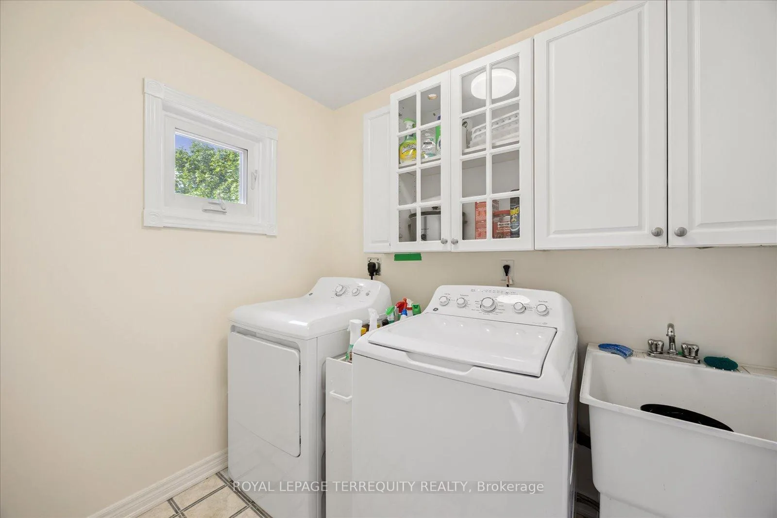 Photo 23 of 15 Waring Avenue, Whitby, Brooklin — HOMEH