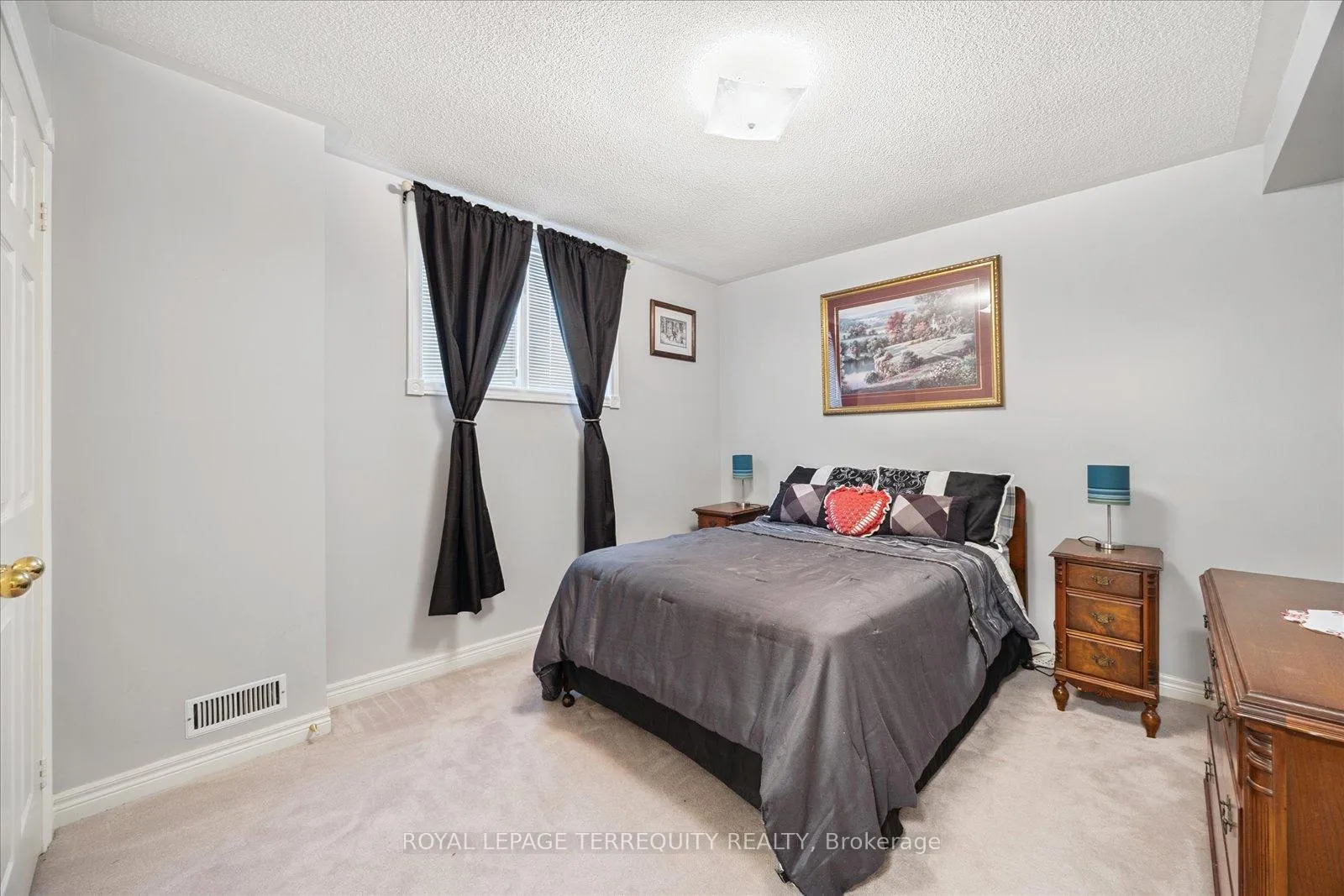 Photo 31 of 15 Waring Avenue, Whitby, Brooklin — HOMEH