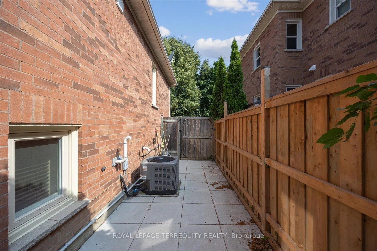 Photo 34 of 15 Waring Avenue, Whitby, Brooklin — HOMEH
