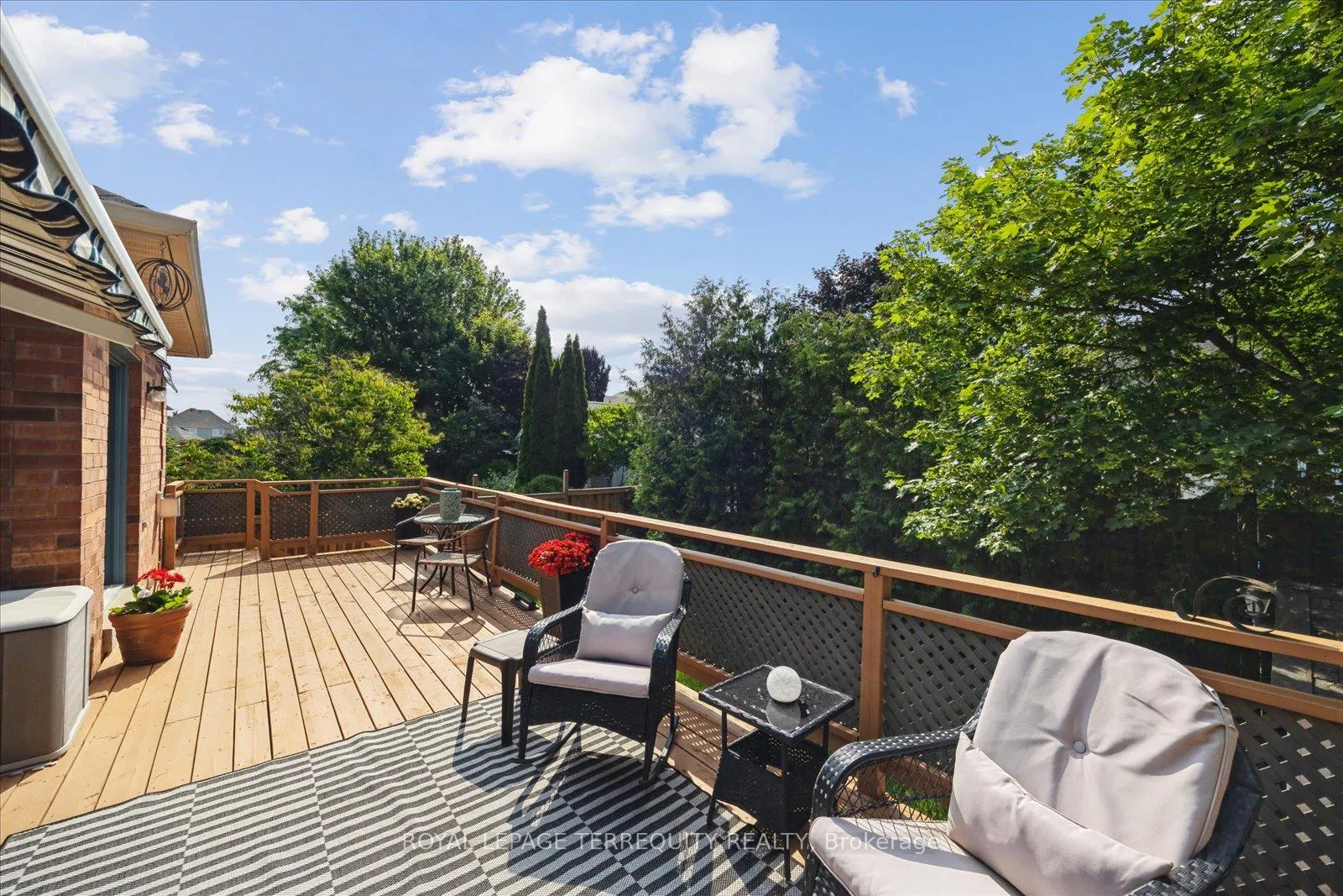 Photo 39 of 15 Waring Avenue, Whitby, Brooklin — HOMEH
