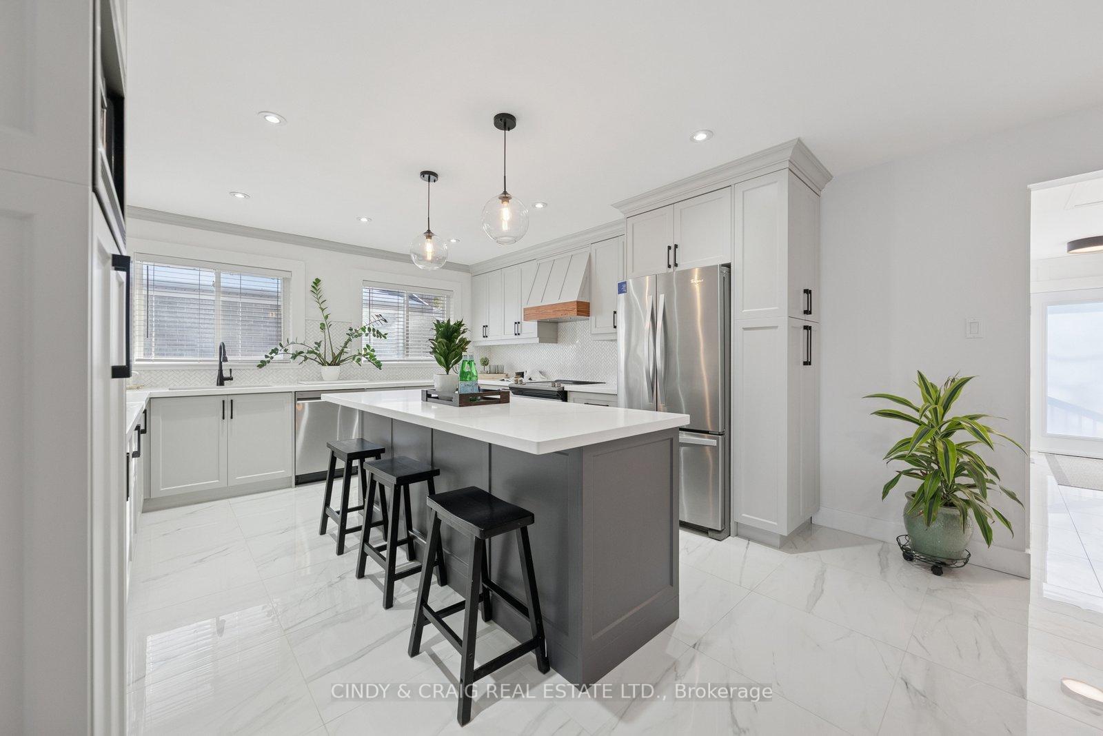 Photo 4 of 34 Heber Down Crescent, Whitby, Brooklin — HOMEH