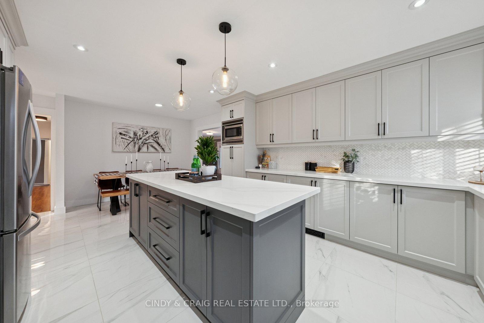 Photo 6 of 34 Heber Down Crescent, Whitby, Brooklin — HOMEH