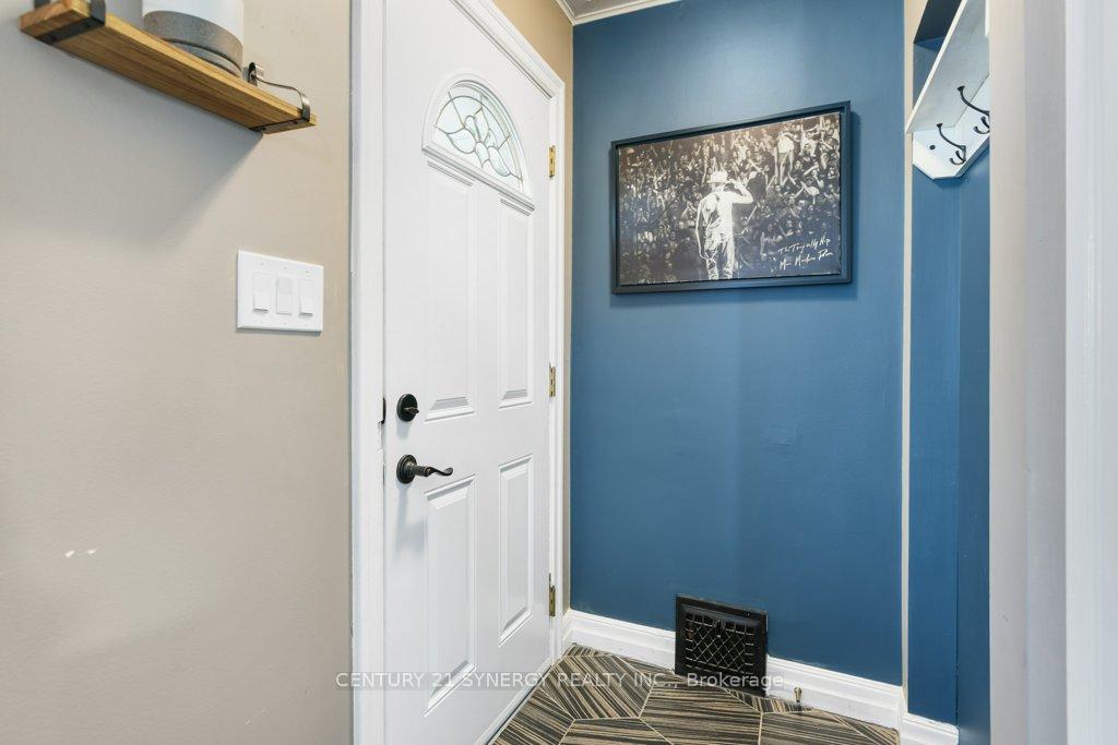 Photo 3 of 10 Mclachlin Street S, Arnprior — HOMEH