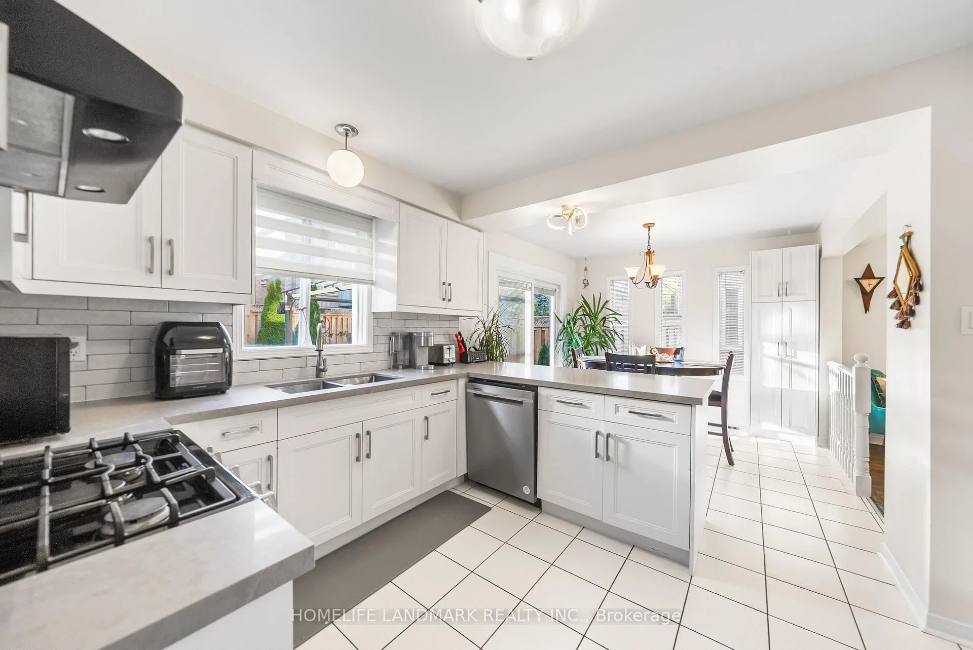 Photo 12 of 200 Fallingbrook Street, Whitby, Pringle Creek — HOMEH