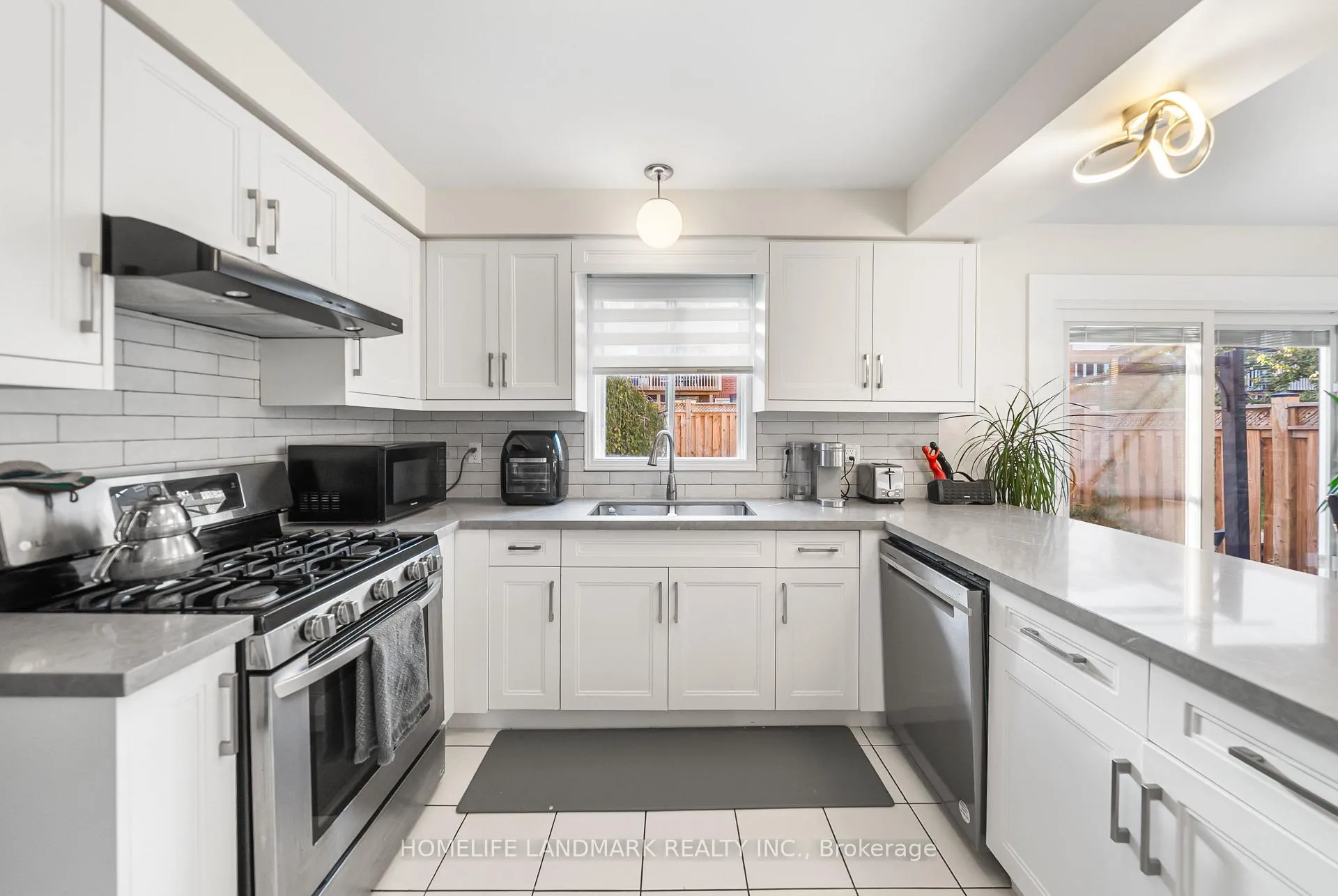 Photo 13 of 200 Fallingbrook Street, Whitby, Pringle Creek — HOMEH