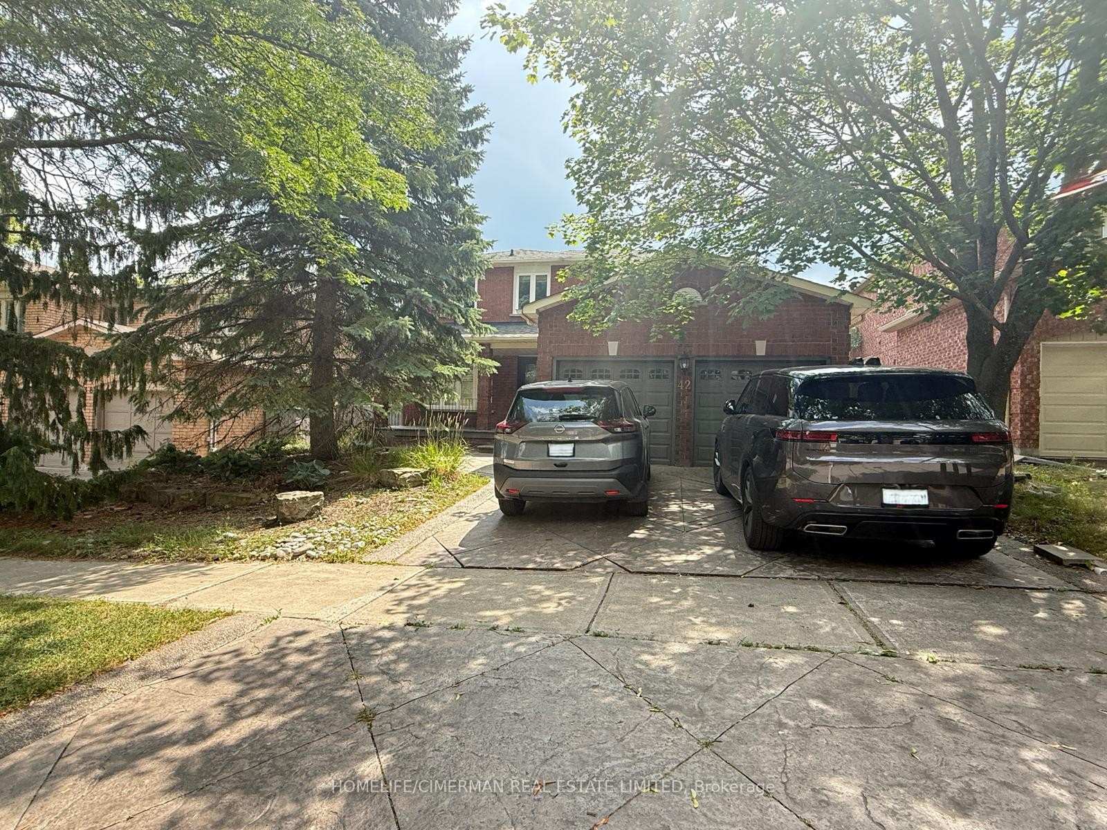 Front of Unit UPPER, 42 Lensmith Drive