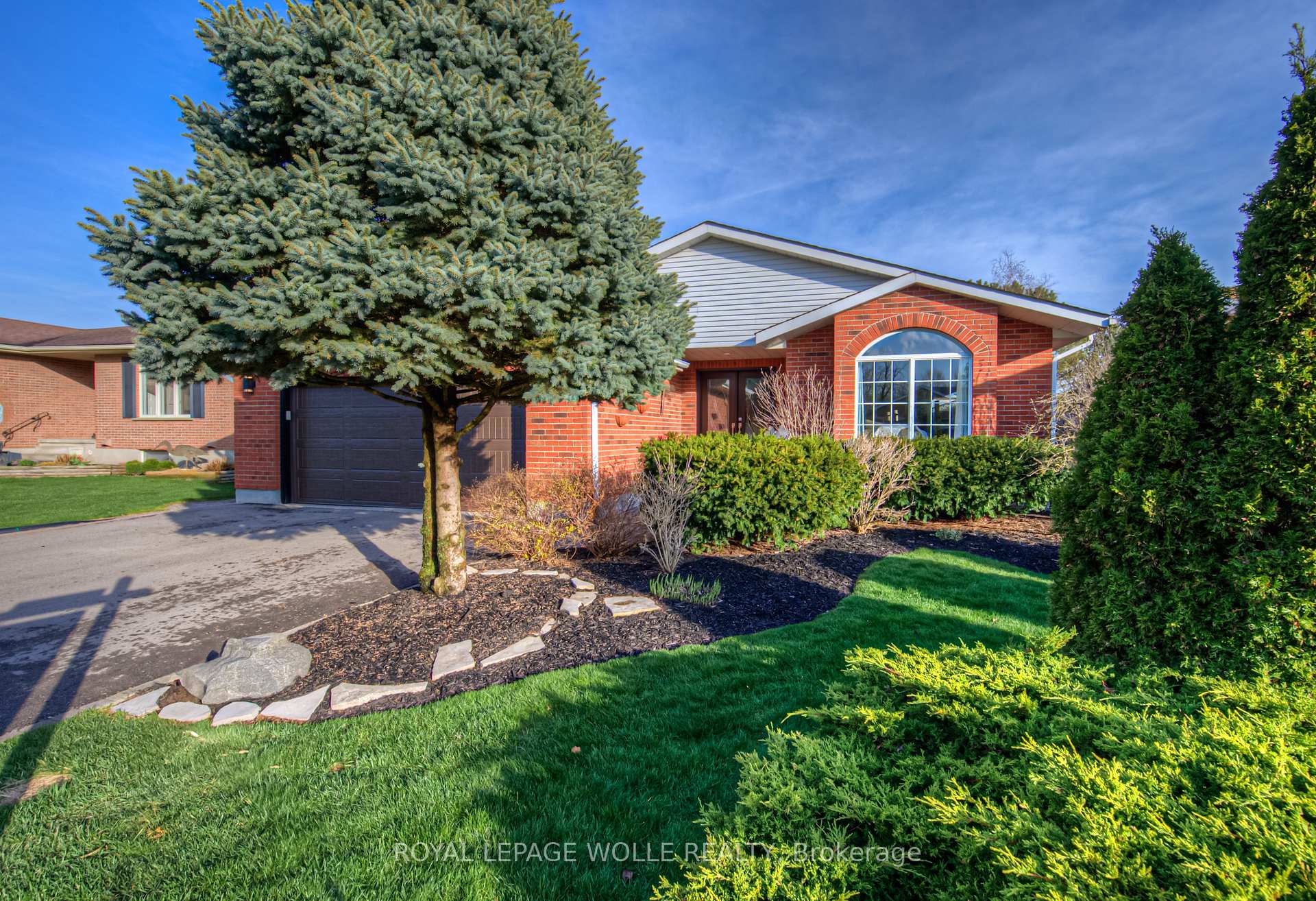 Photo 3 of 365 Twinflower Crescent, Waterloo — HOMEH