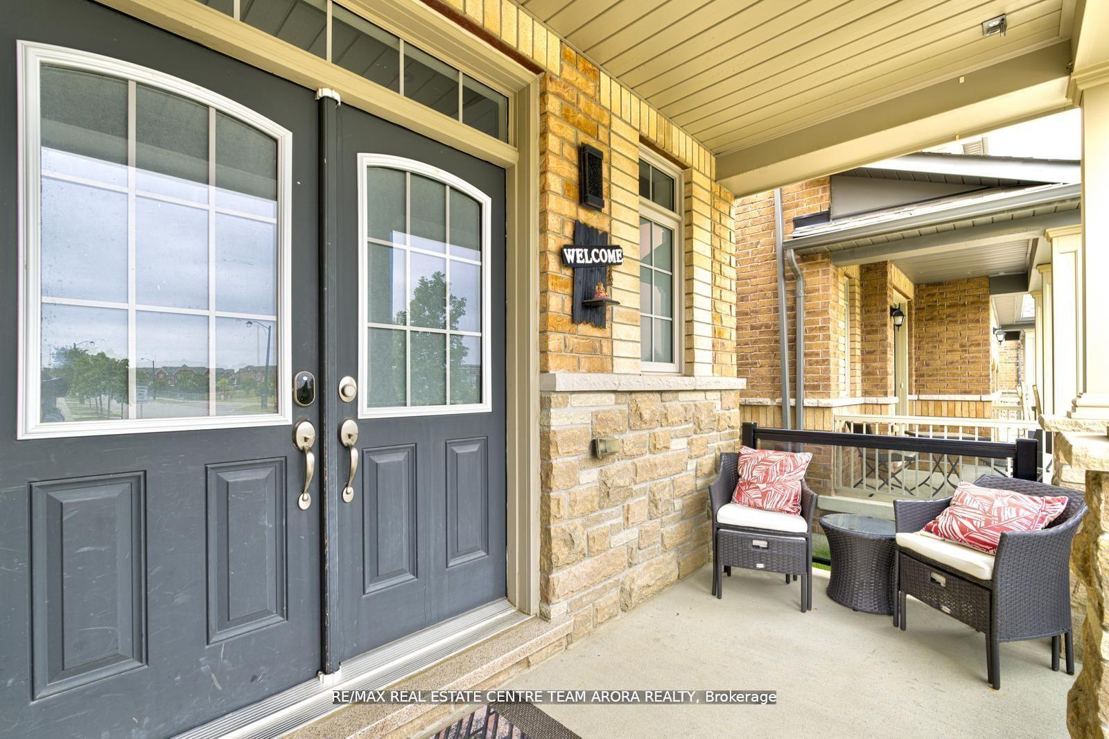 Photo 4 of 40 Killington Avenue, Vaughan, Kleinburg — HOMEH