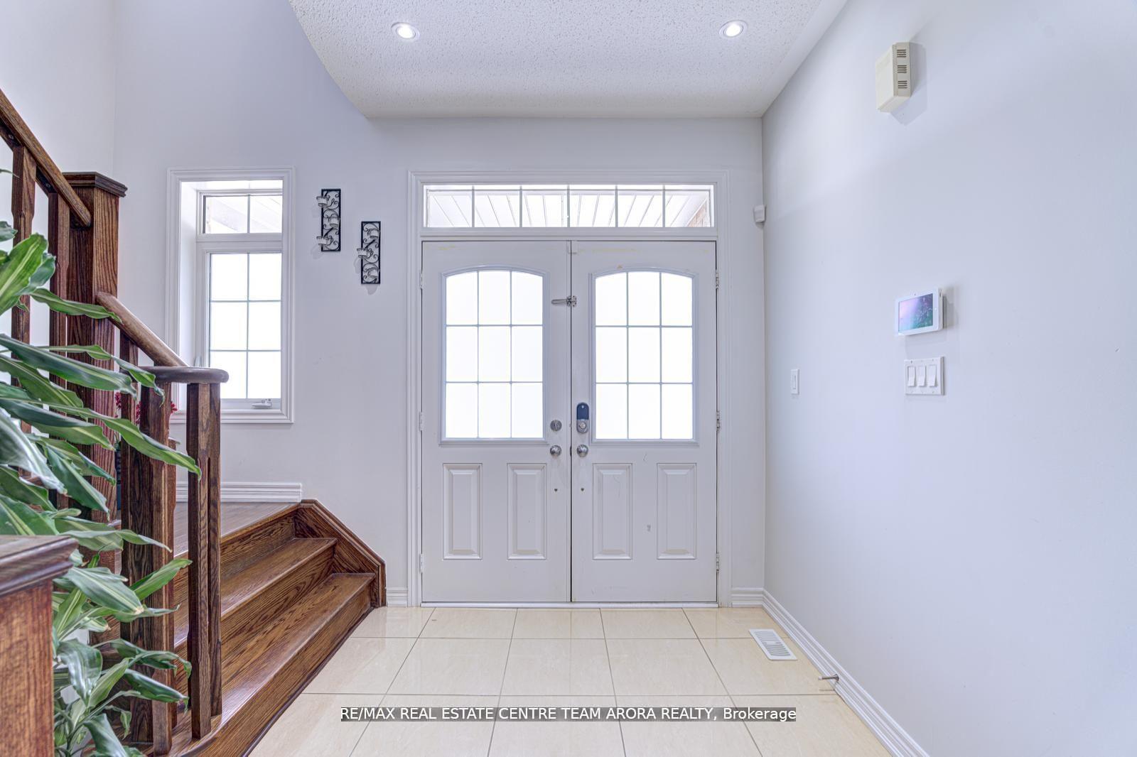 Photo 5 of 40 Killington Avenue, Vaughan, Kleinburg — HOMEH