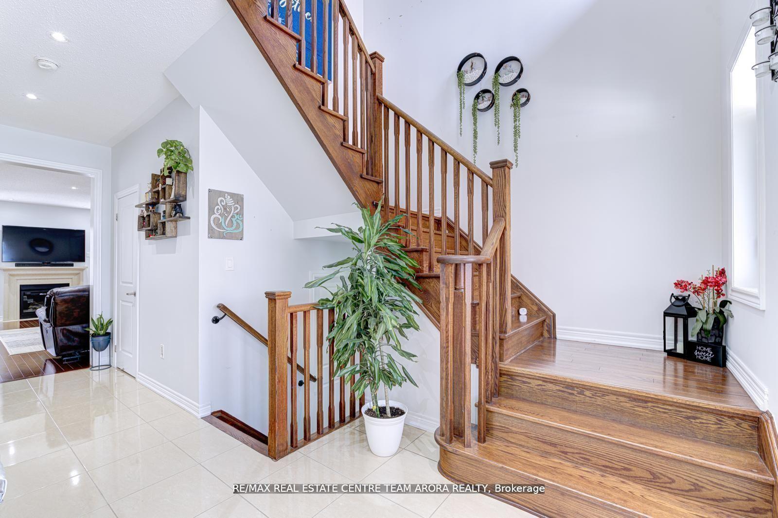 Photo 6 of 40 Killington Avenue, Vaughan, Kleinburg — HOMEH