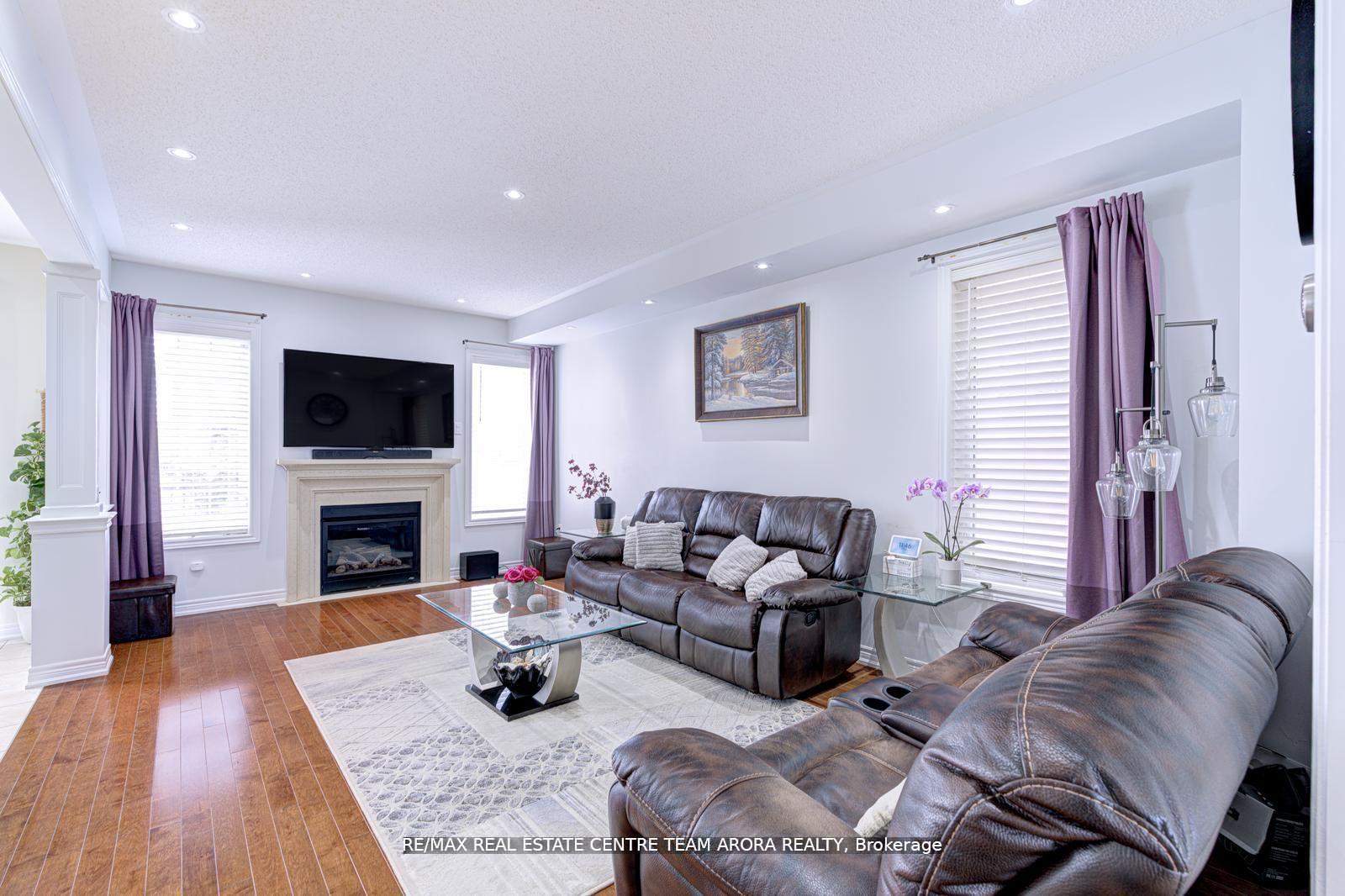 Photo 9 of 40 Killington Avenue, Vaughan, Kleinburg — HOMEH