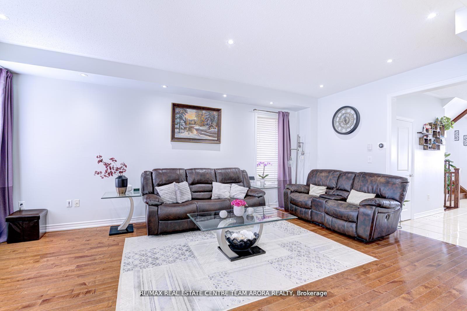 Photo 10 of 40 Killington Avenue, Vaughan, Kleinburg — HOMEH