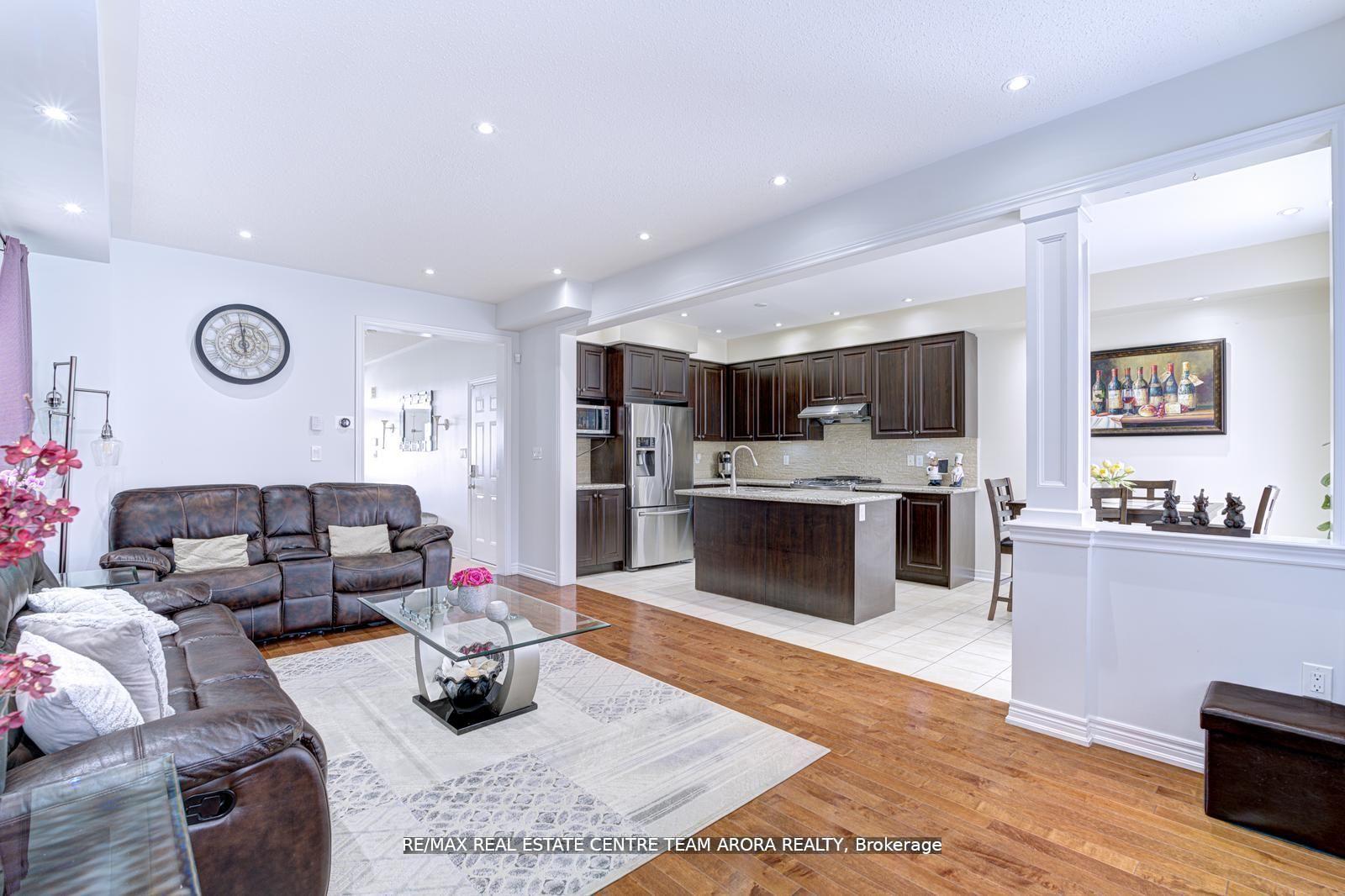 Photo 12 of 40 Killington Avenue, Vaughan, Kleinburg — HOMEH