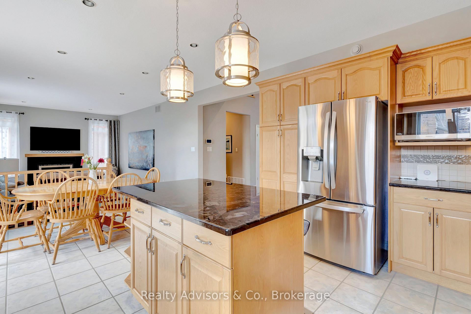 Photo 12 of 537 Buckingham Boulevard, Waterloo — HOMEH
