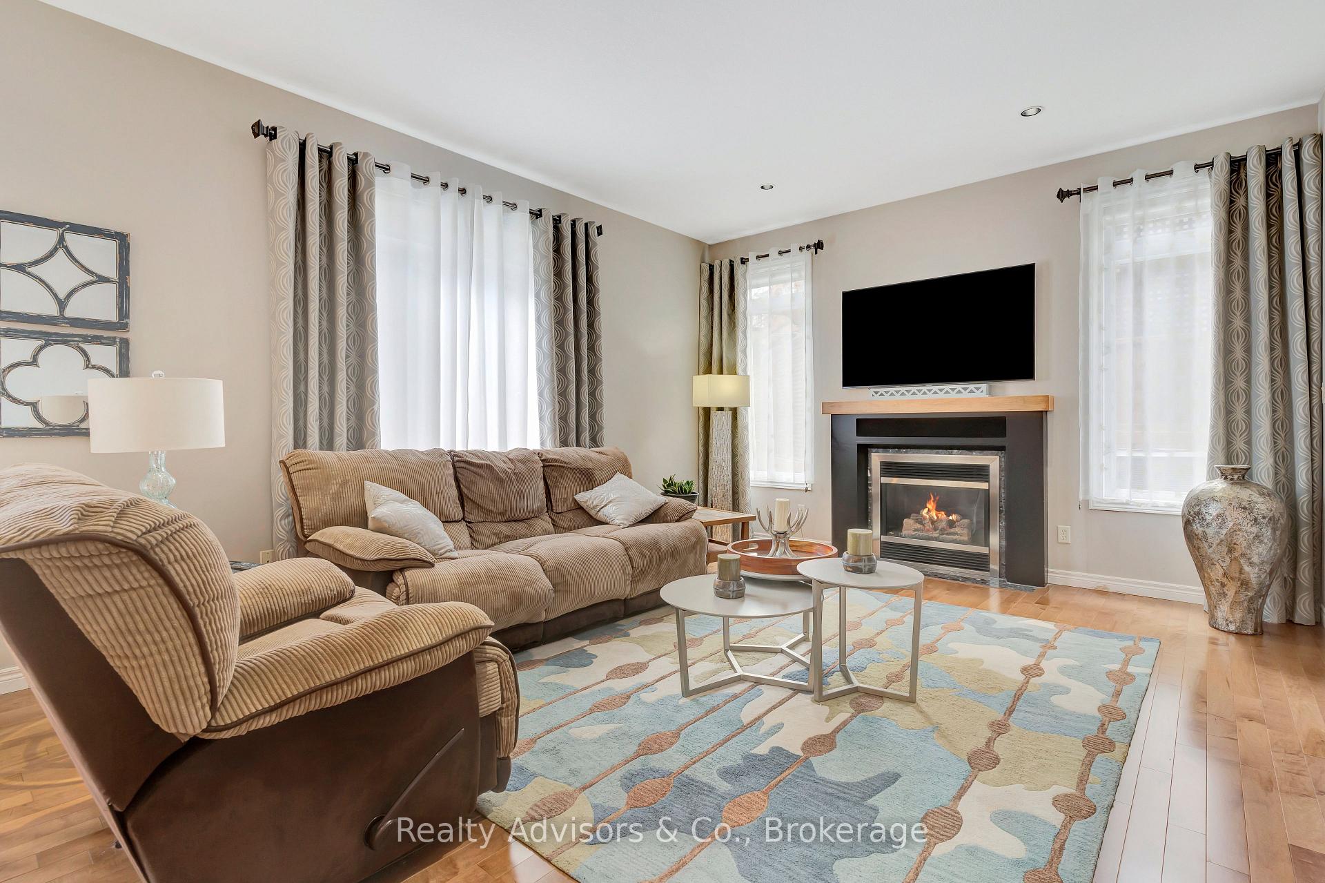 Photo 13 of 537 Buckingham Boulevard, Waterloo — HOMEH