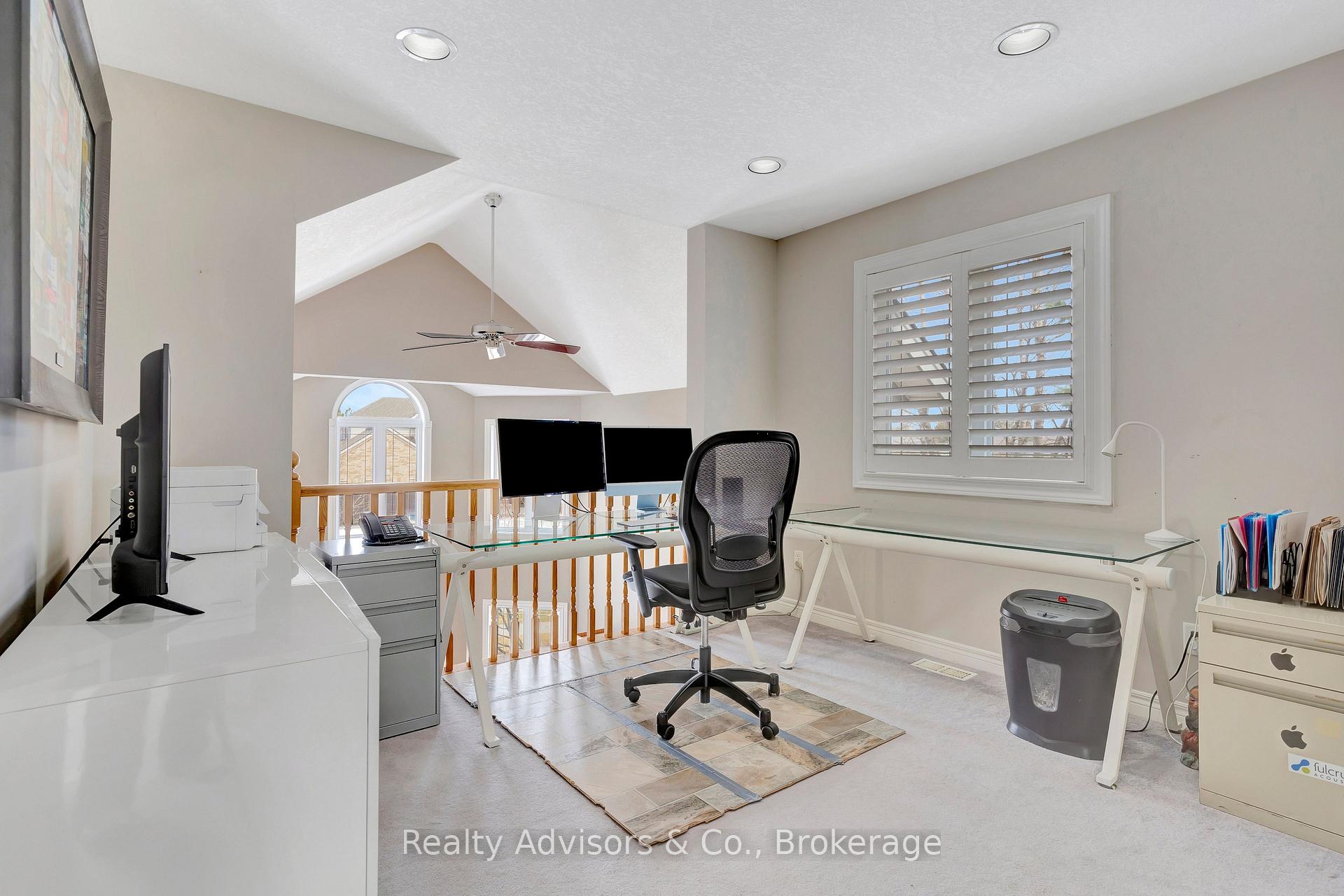 Photo 17 of 537 Buckingham Boulevard, Waterloo — HOMEH