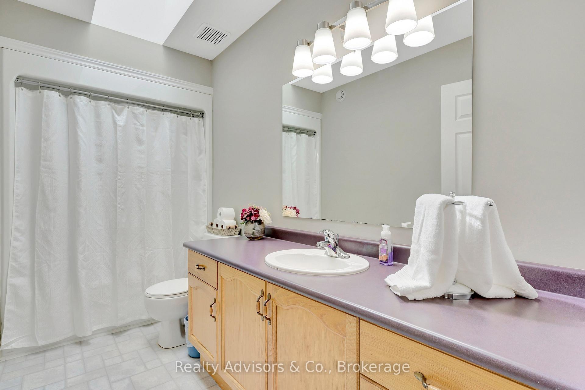 Photo 18 of 537 Buckingham Boulevard, Waterloo — HOMEH