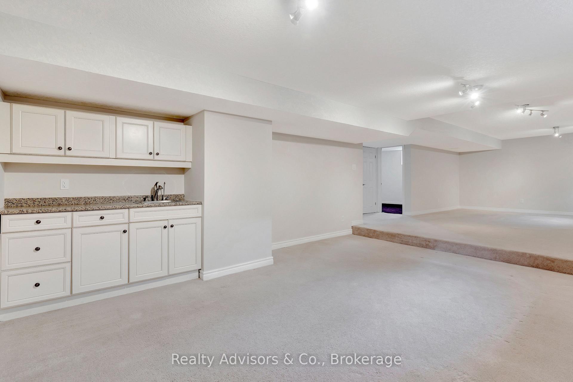 Photo 28 of 537 Buckingham Boulevard, Waterloo — HOMEH