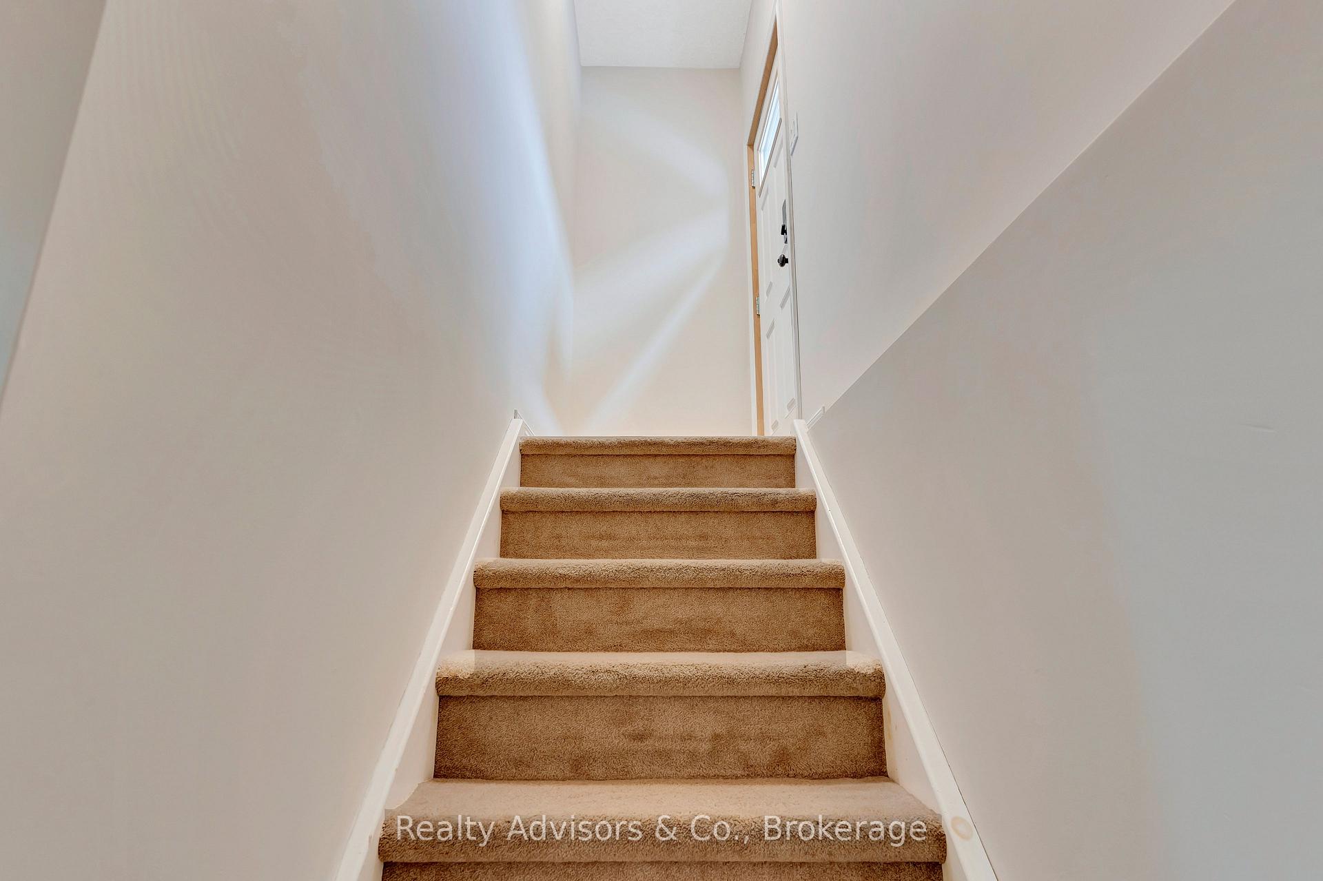 Photo 31 of 537 Buckingham Boulevard, Waterloo — HOMEH