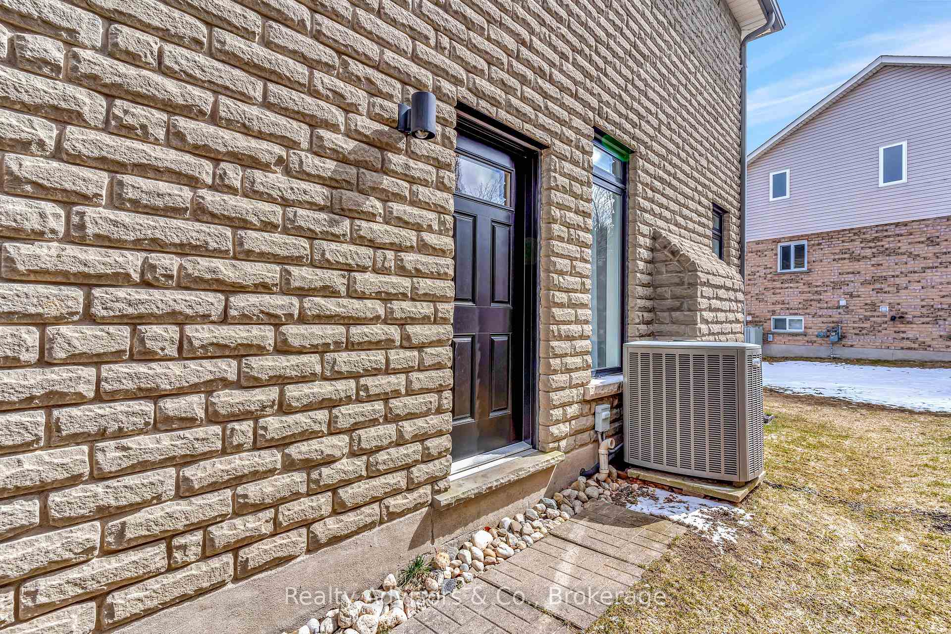 Photo 32 of 537 Buckingham Boulevard, Waterloo — HOMEH