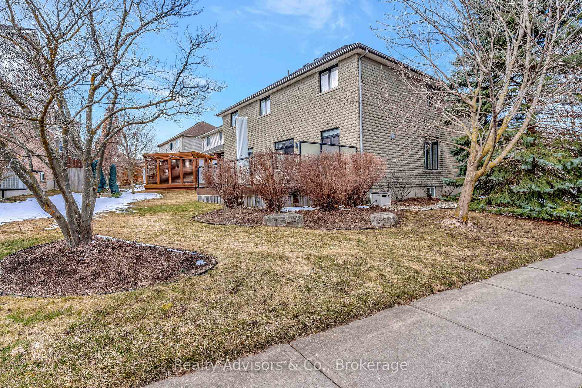 Photo 34 of 537 Buckingham Boulevard, Waterloo — HOMEH