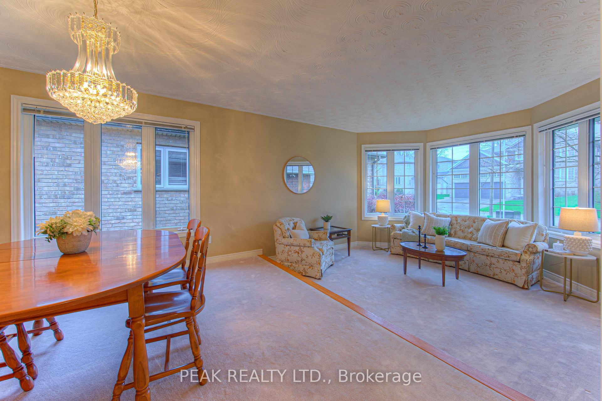 Photo 3 of 300 Thorncrest Drive, Waterloo — HOMEH