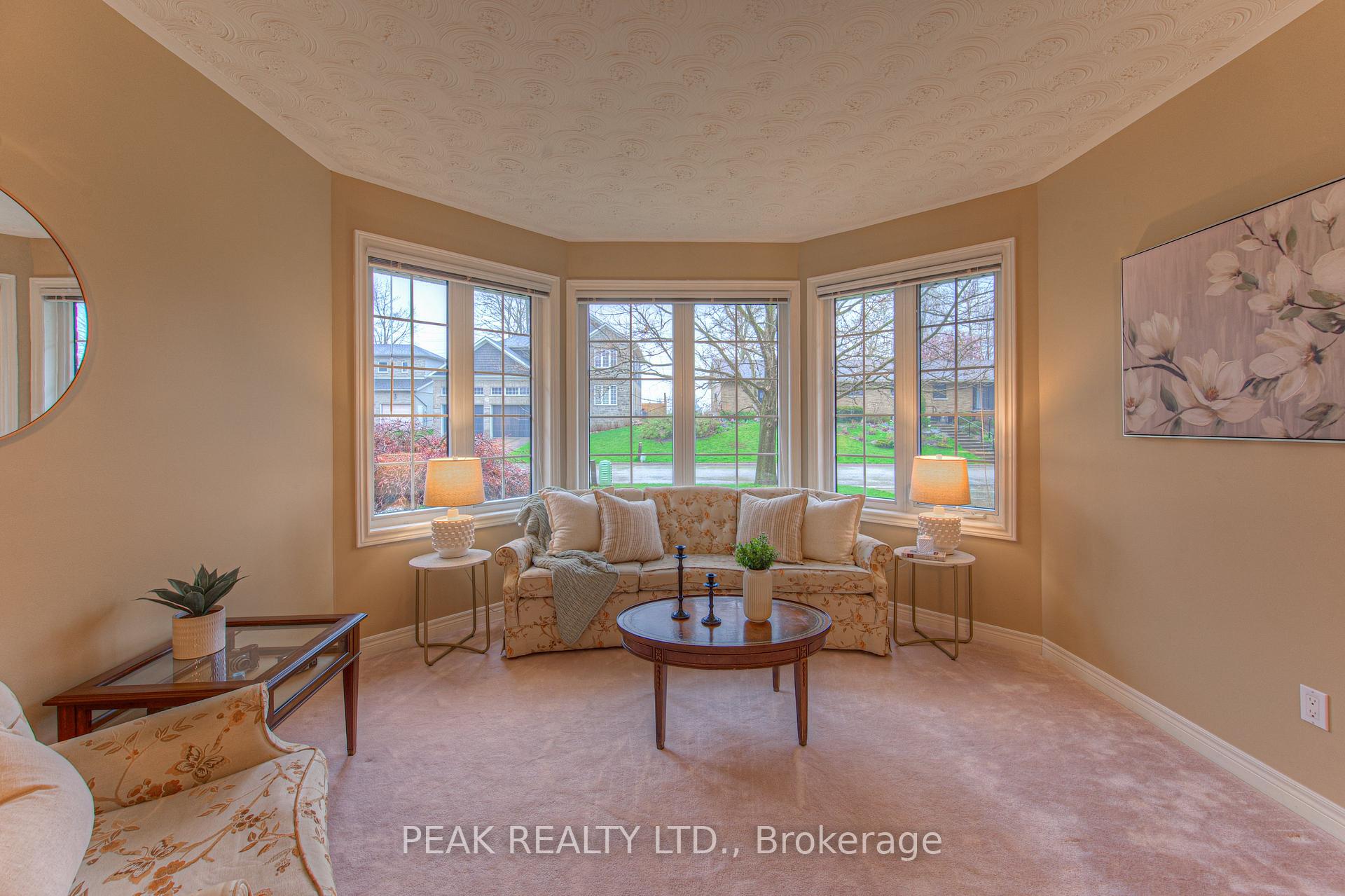 Photo 4 of 300 Thorncrest Drive, Waterloo — HOMEH