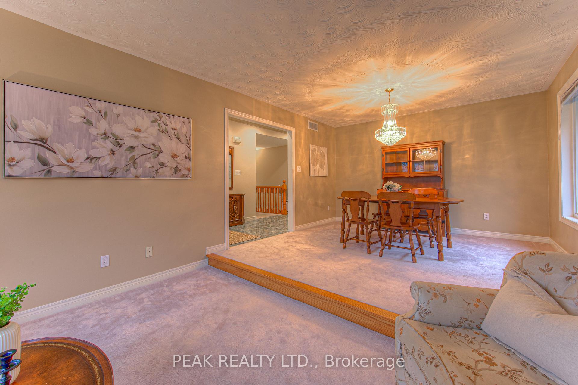 Photo 5 of 300 Thorncrest Drive, Waterloo — HOMEH