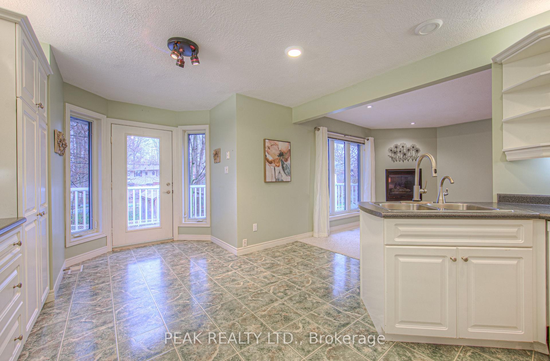 Photo 8 of 300 Thorncrest Drive, Waterloo — HOMEH