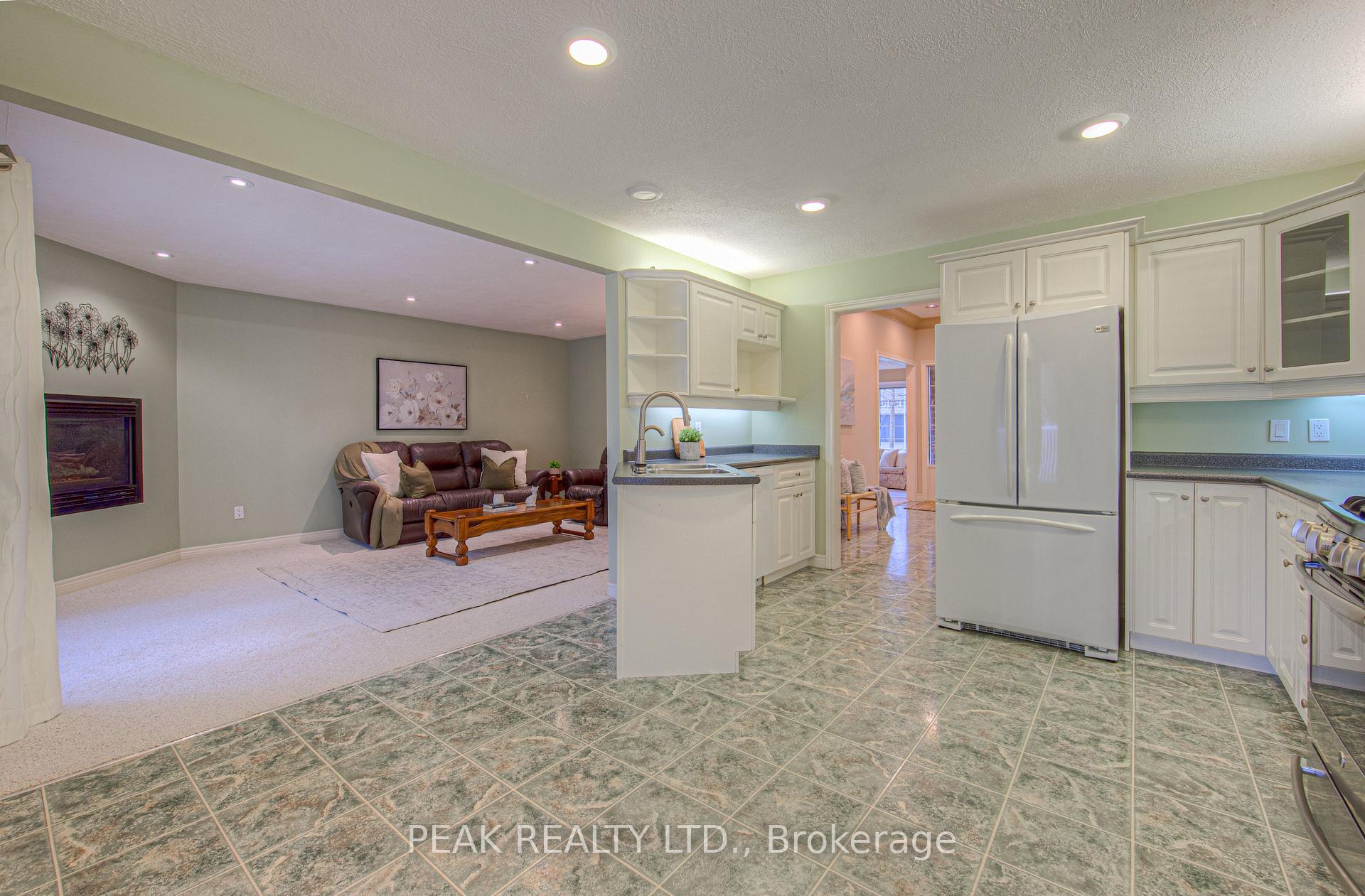 Photo 10 of 300 Thorncrest Drive, Waterloo — HOMEH