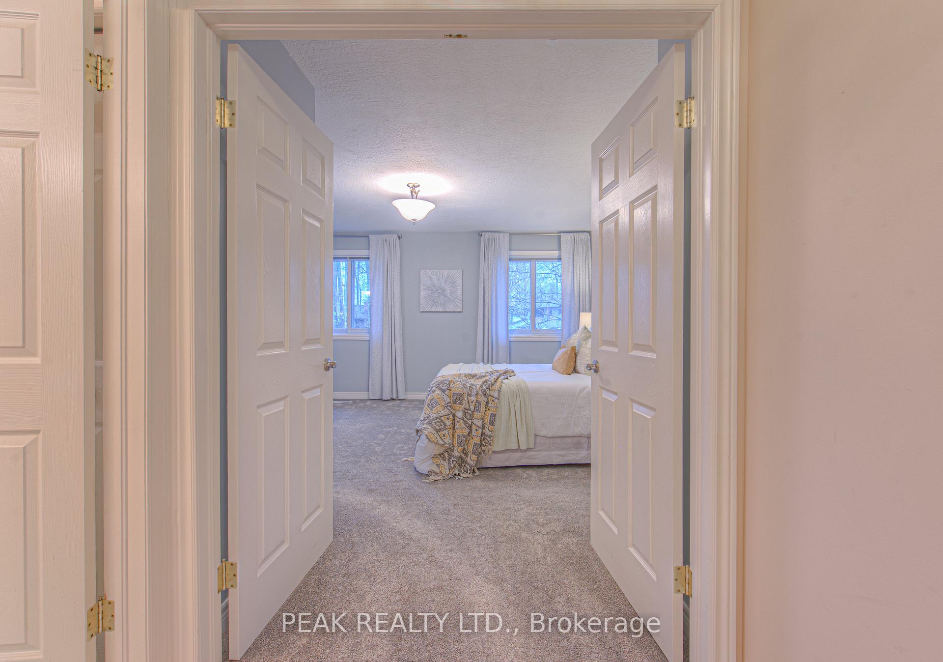 Photo 14 of 300 Thorncrest Drive, Waterloo — HOMEH
