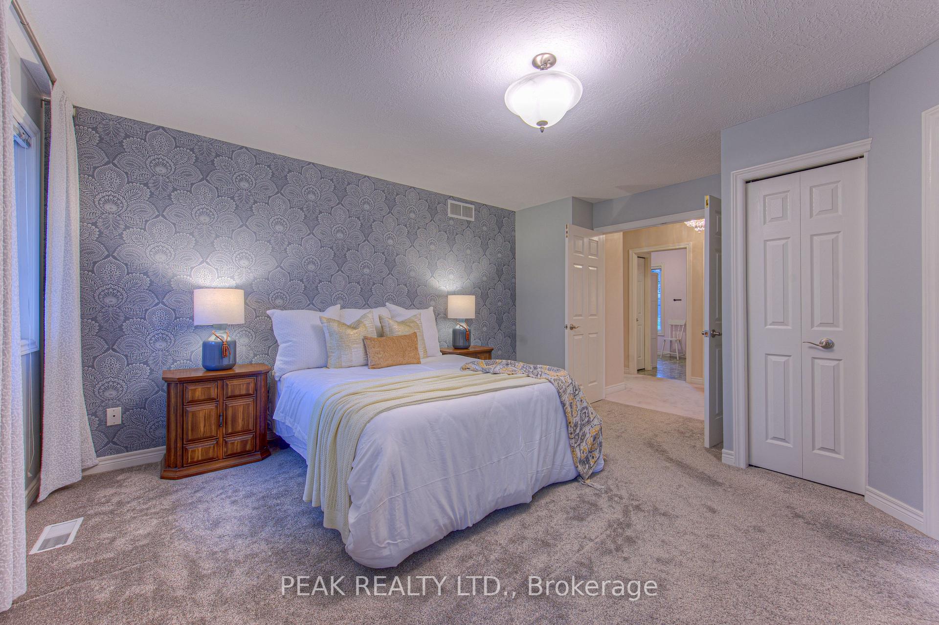 Photo 15 of 300 Thorncrest Drive, Waterloo — HOMEH