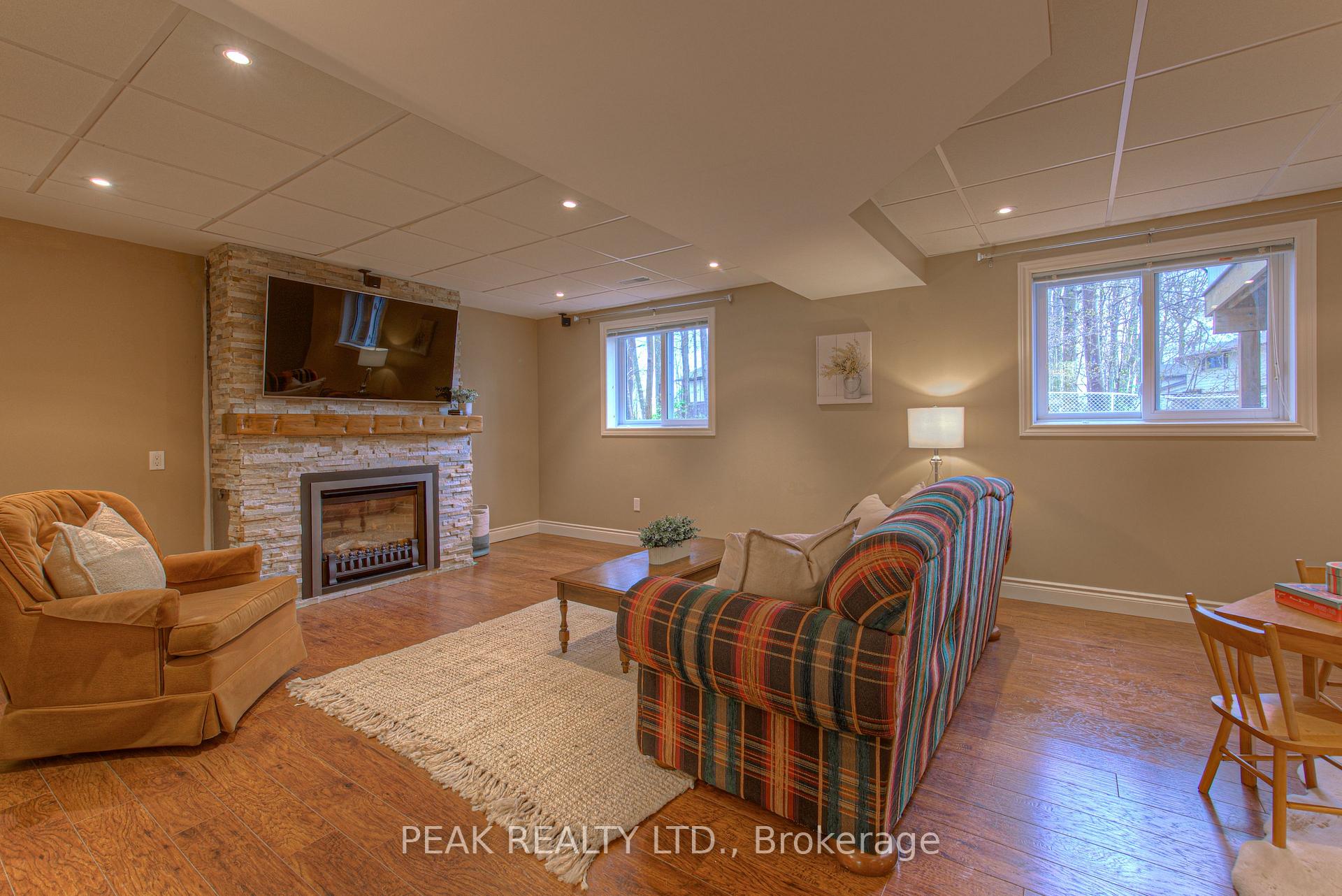 Photo 18 of 300 Thorncrest Drive, Waterloo — HOMEH