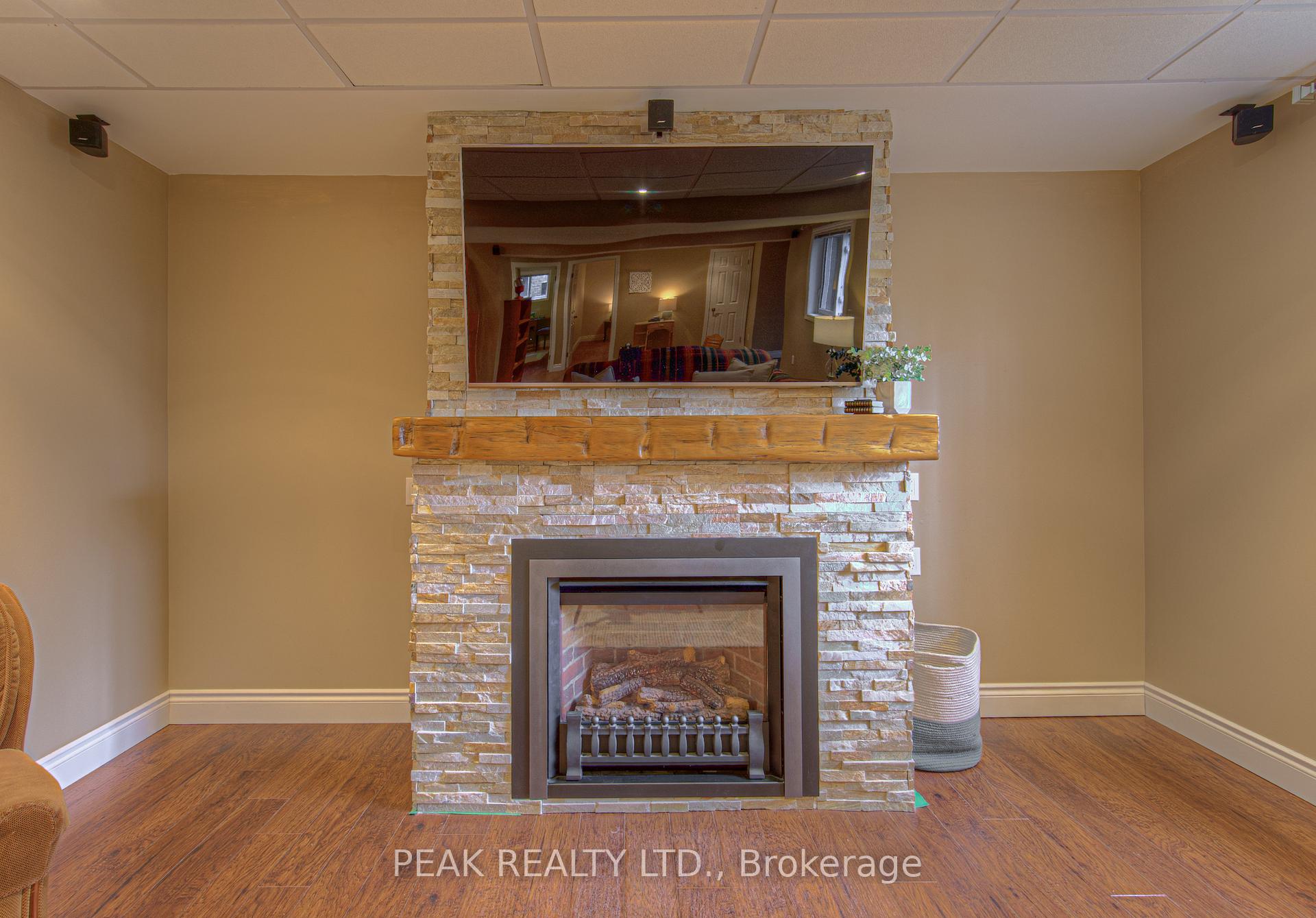 Photo 19 of 300 Thorncrest Drive, Waterloo — HOMEH