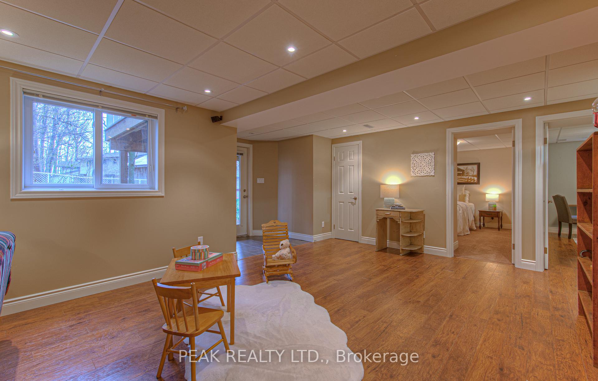 Photo 21 of 300 Thorncrest Drive, Waterloo — HOMEH