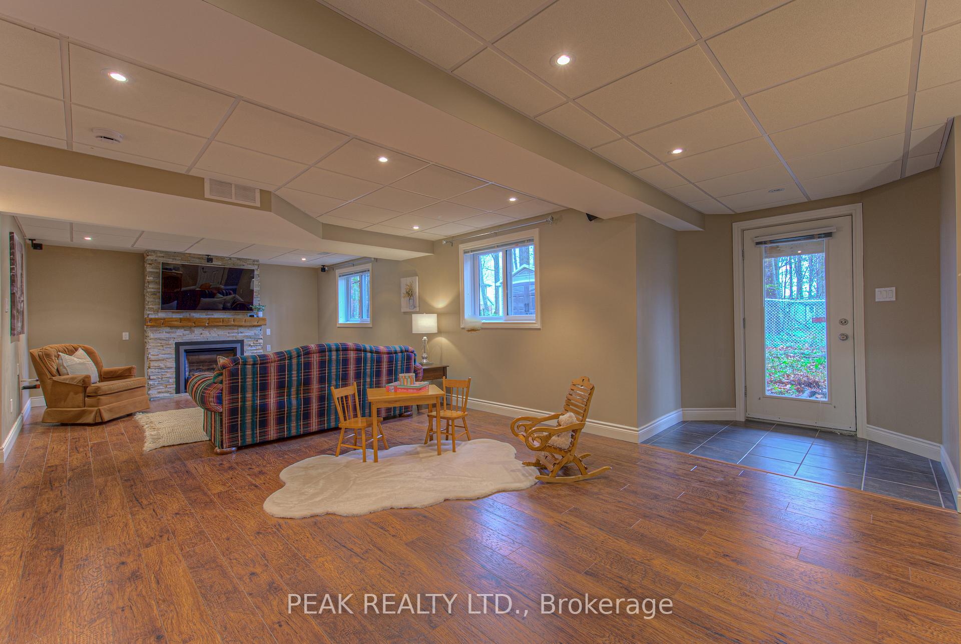 Photo 22 of 300 Thorncrest Drive, Waterloo — HOMEH