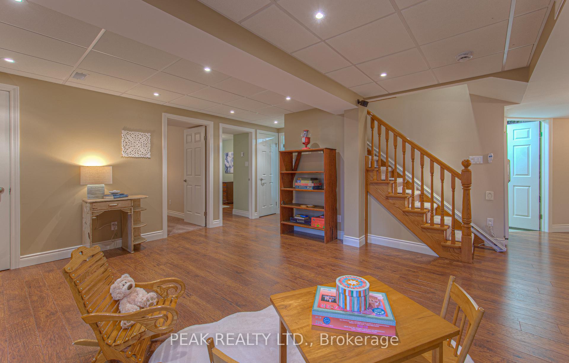 Photo 23 of 300 Thorncrest Drive, Waterloo — HOMEH
