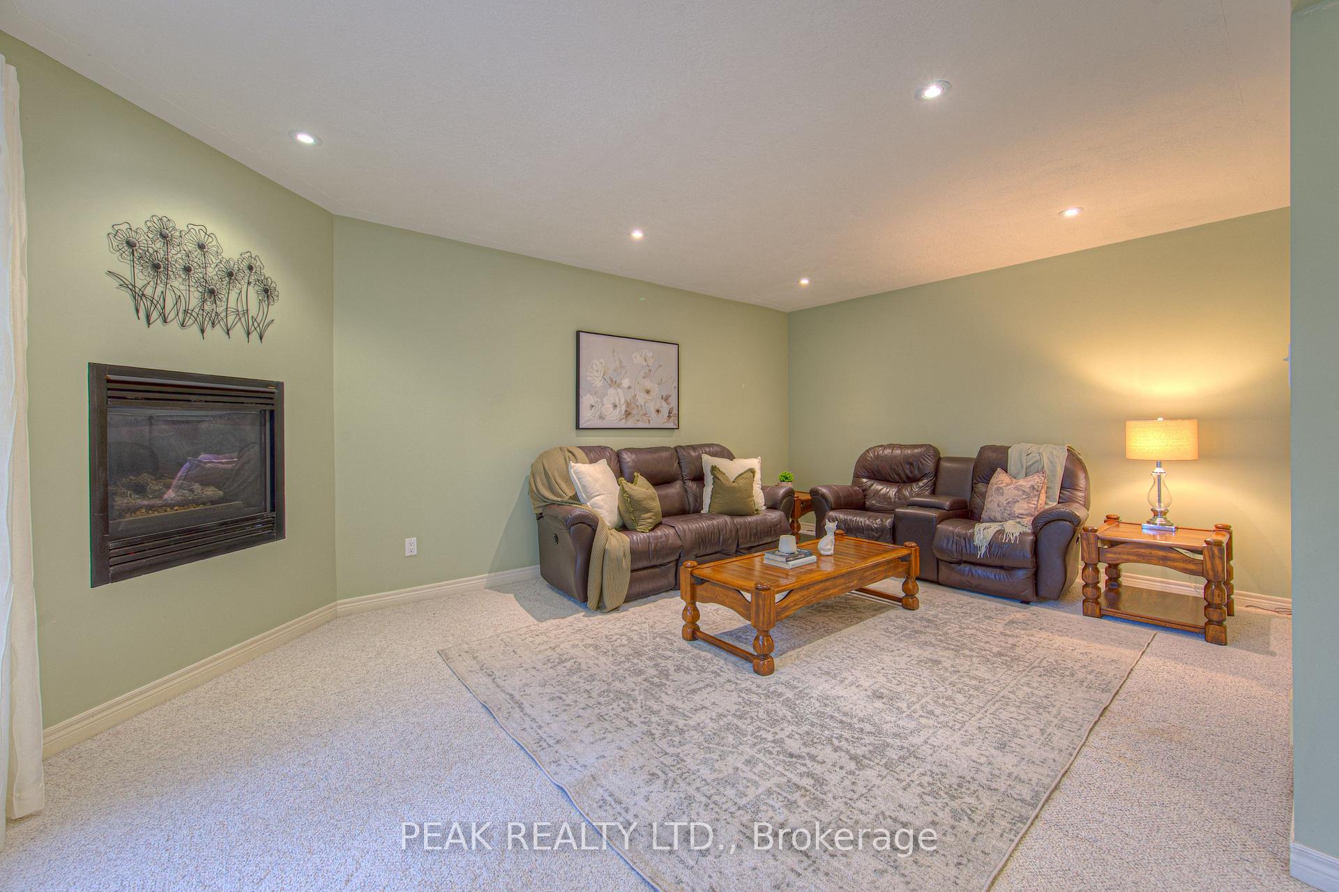 Photo 35 of 300 Thorncrest Drive, Waterloo — HOMEH