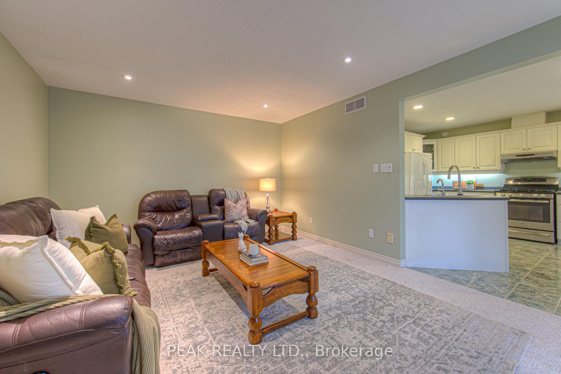 Photo 36 of 300 Thorncrest Drive, Waterloo — HOMEH