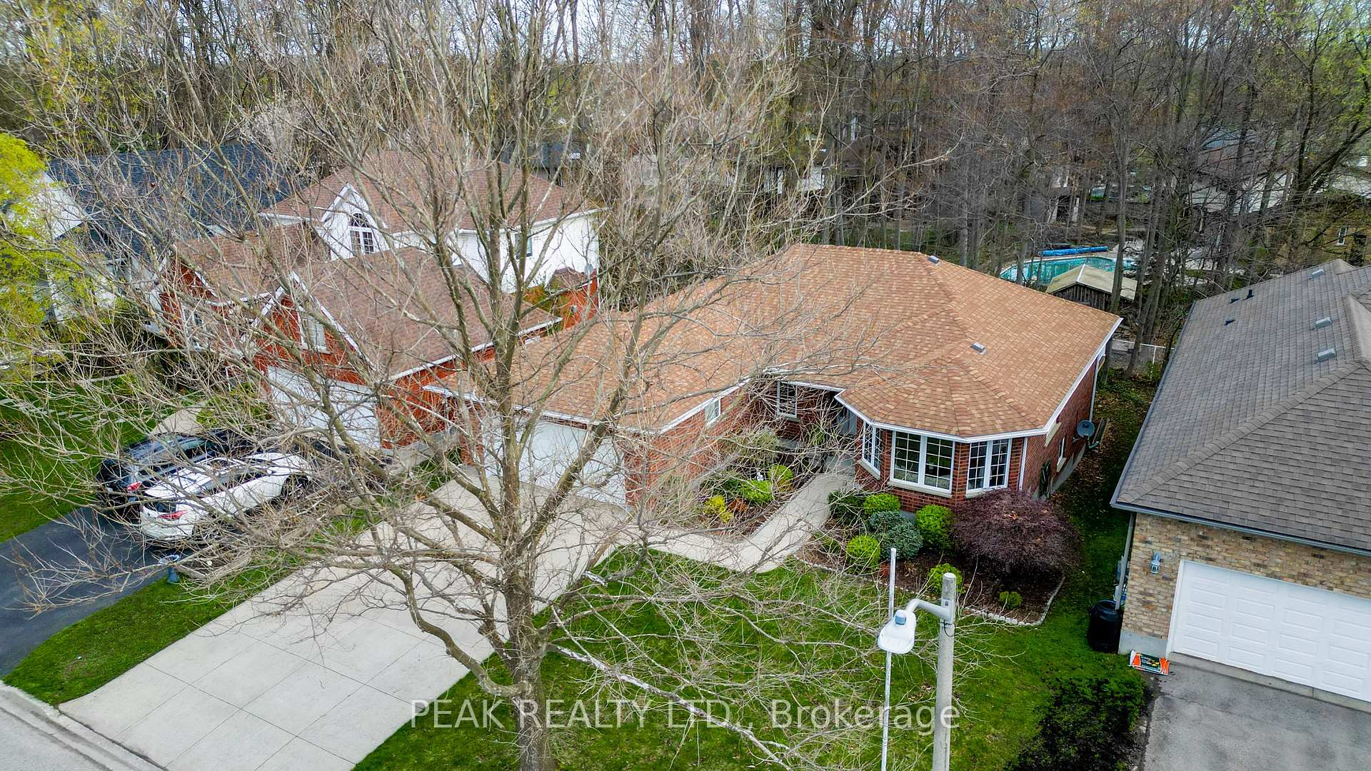 Photo 38 of 300 Thorncrest Drive, Waterloo — HOMEH