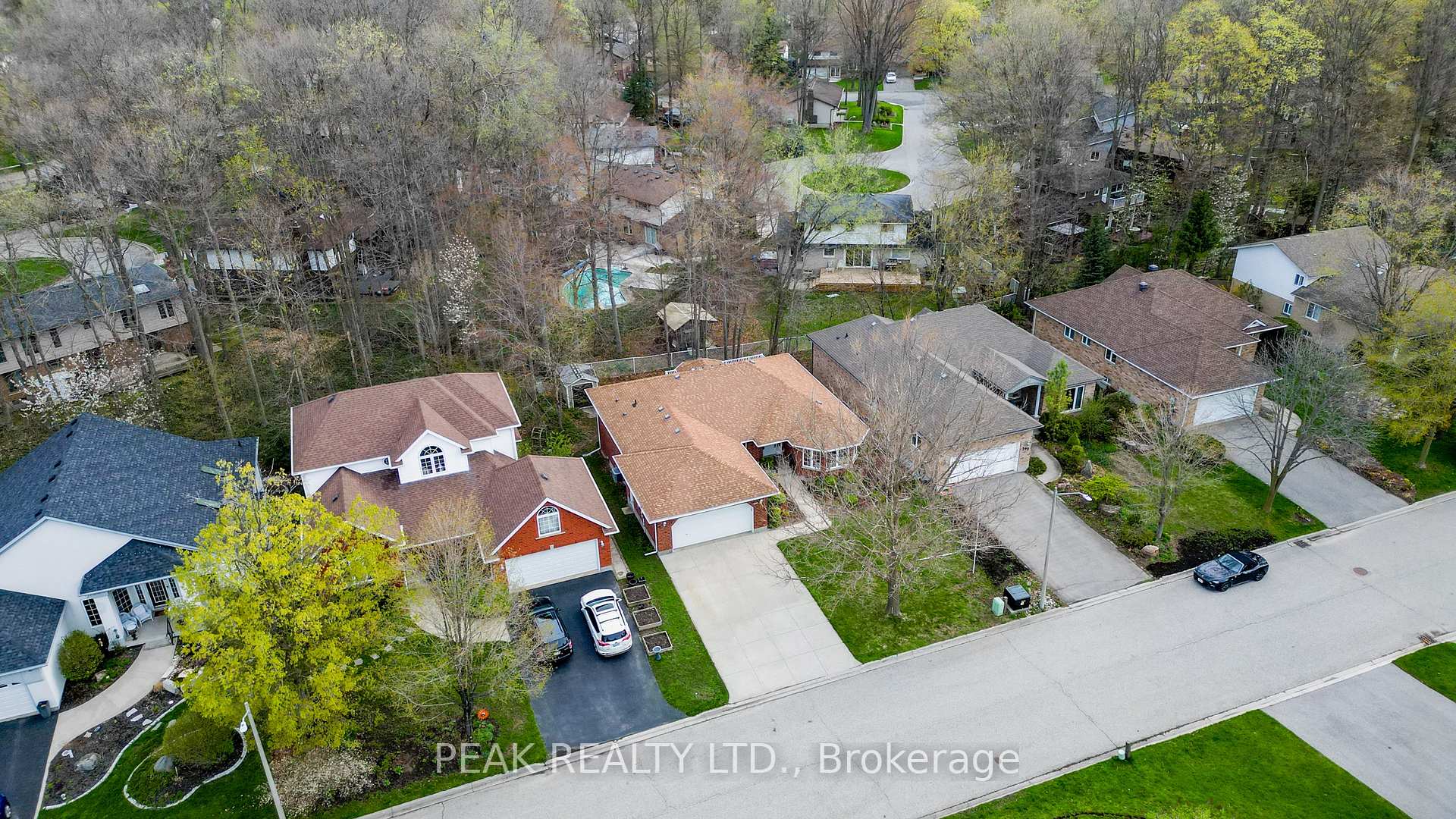 Photo 40 of 300 Thorncrest Drive, Waterloo — HOMEH