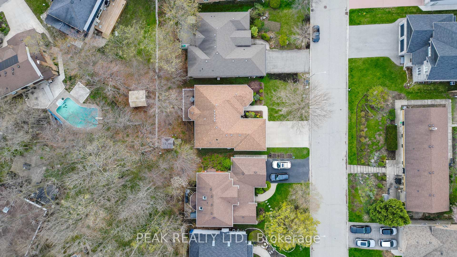 Photo 41 of 300 Thorncrest Drive, Waterloo — HOMEH