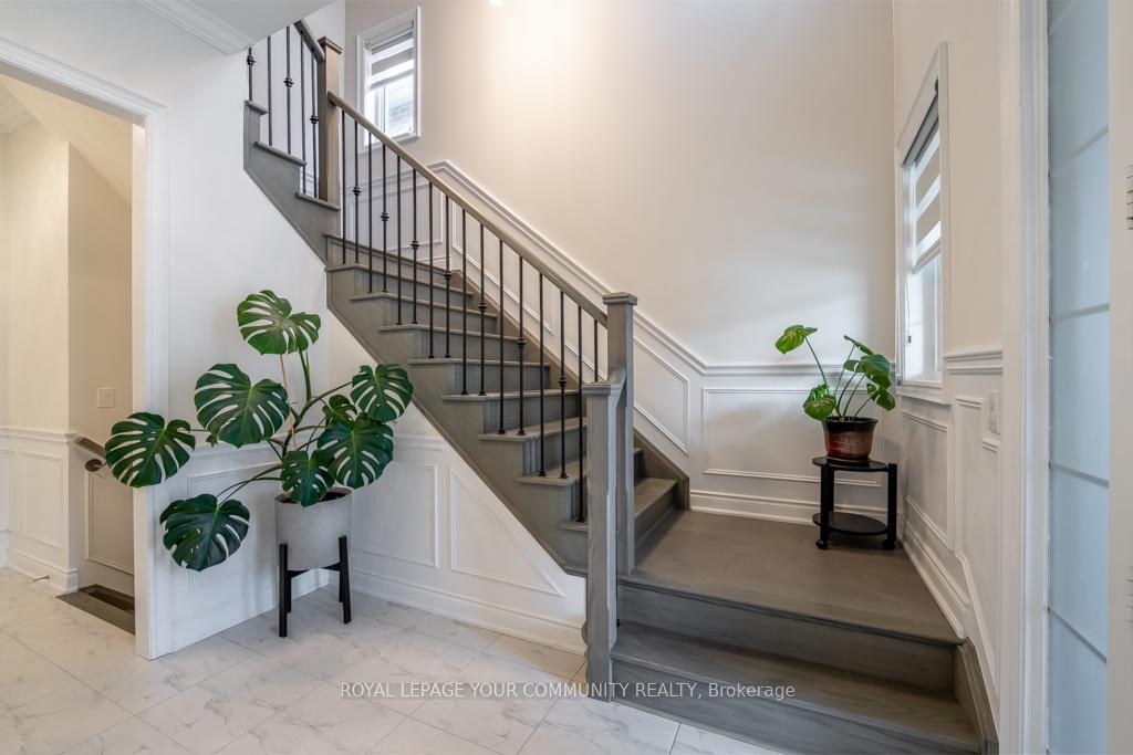 Photo 3 of 18 Maple Fields Circle, Aurora, Aurora Estates — HOMEH