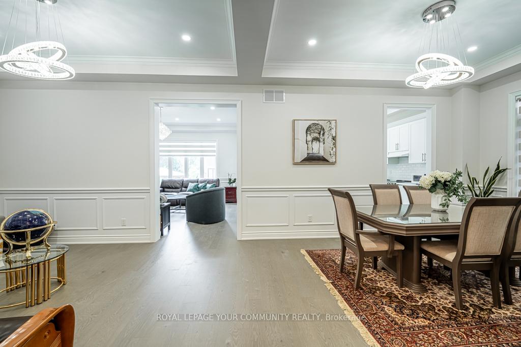 Photo 4 of 18 Maple Fields Circle, Aurora, Aurora Estates — HOMEH