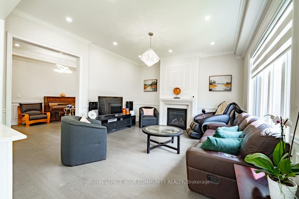 Photo 9 of 18 Maple Fields Circle, Aurora, Aurora Estates — HOMEH