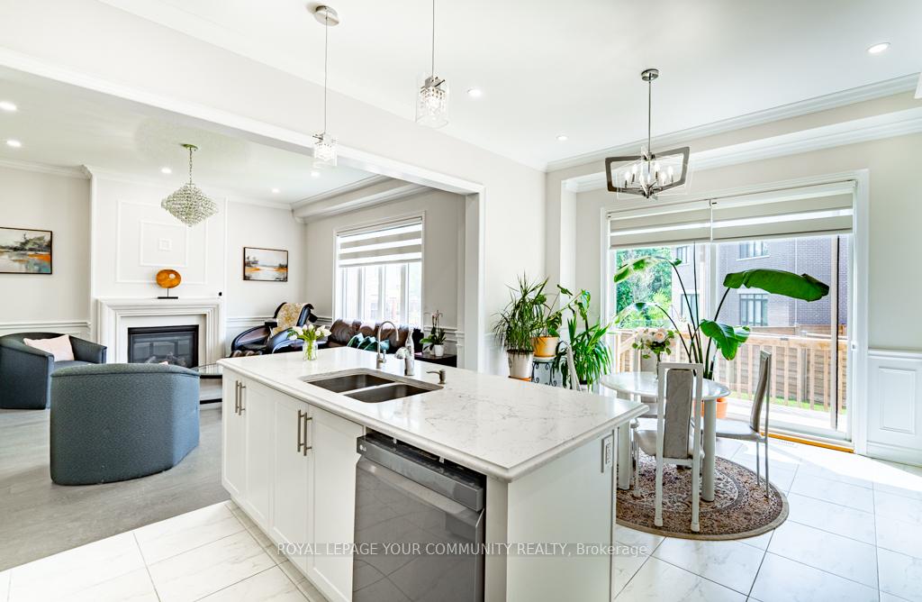 Photo 13 of 18 Maple Fields Circle, Aurora, Aurora Estates — HOMEH