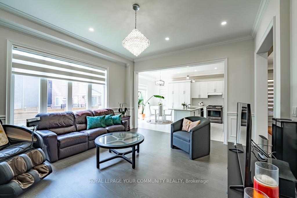 Photo 14 of 18 Maple Fields Circle, Aurora, Aurora Estates — HOMEH