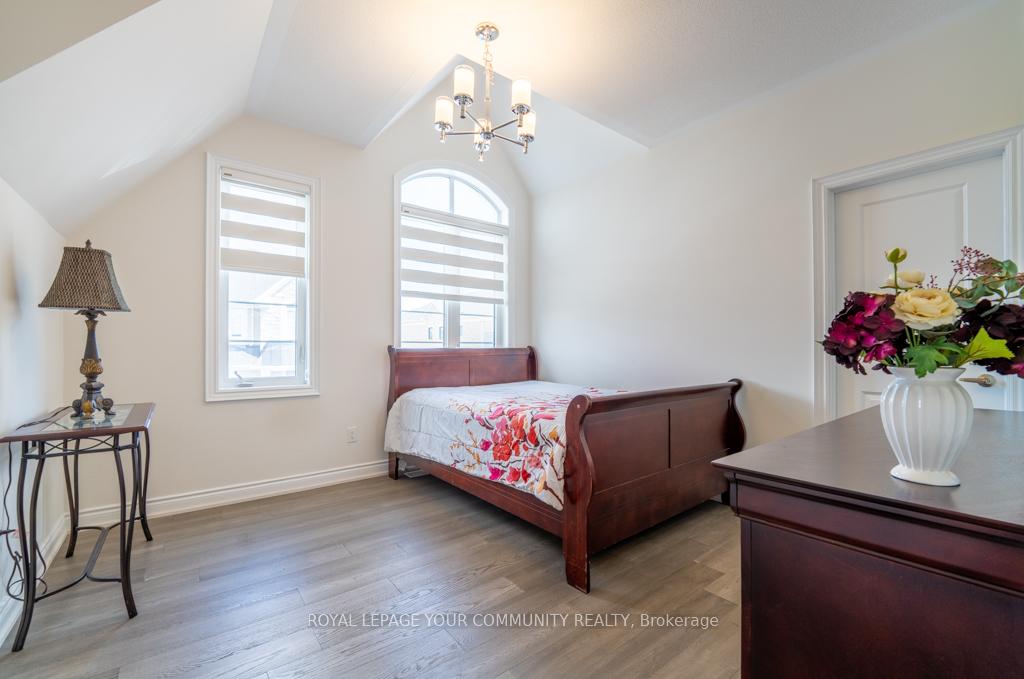 Photo 28 of 18 Maple Fields Circle, Aurora, Aurora Estates — HOMEH