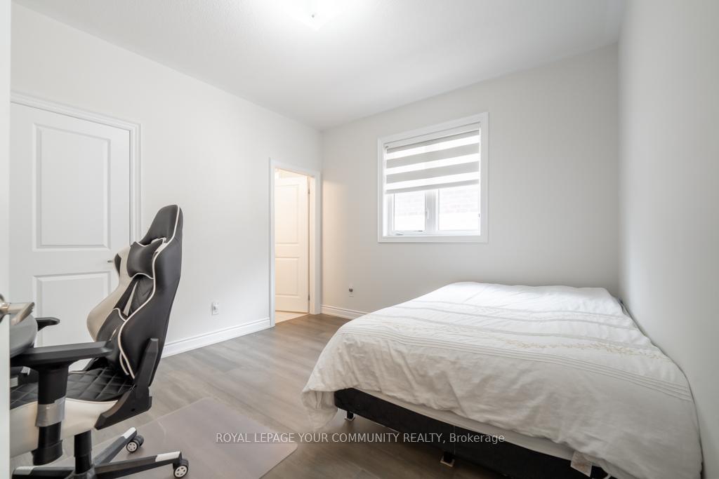 Photo 31 of 18 Maple Fields Circle, Aurora, Aurora Estates — HOMEH