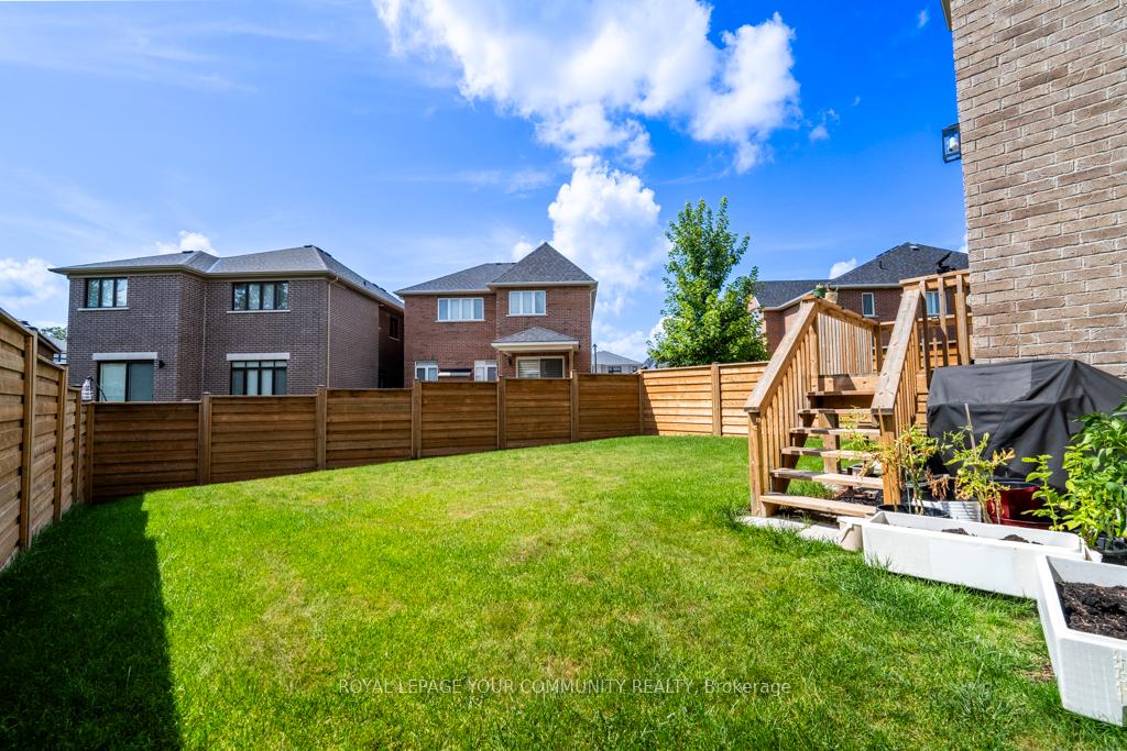 Photo 42 of 18 Maple Fields Circle, Aurora, Aurora Estates — HOMEH